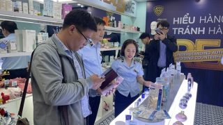 Hướng dẫn người tiêu dùng phân biệt hàng thật và giả