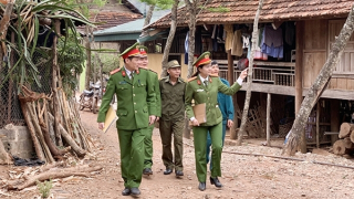 Nữ Công an xã được dân bản tin yêu