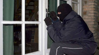 Trộm bị bắt vì… ngủ quên