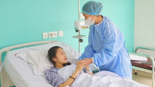 Bà hiến gan ghép cho cháu gái không cùng nhóm máu