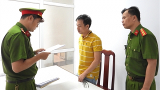 Nhờ người đóng giả nhân viên ngân hàng để lừa đảo