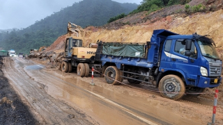 Đề nghị công bố tình huống khẩn cấp do sạt lở nghiêm trọng trên cao tốc La Sơn - Hòa Liên
