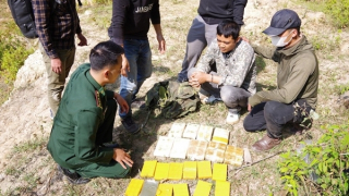 Nhận 20 triệu đồng "tiền công" để vận chuyển 12 bánh heroin và 54.000 viên ma túy