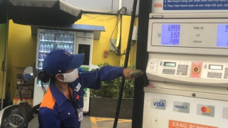Xăng E5RON92 tăng 109 đồng/lít