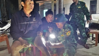 Kịp thời cứu sống 3 ngư dân bị chìm tàu trên biển