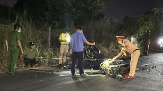 Hai xe máy tông đối đầu, 2 người thương vong