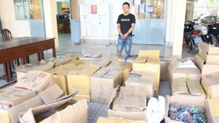 Ngụy trang 1000 kg pháo nổ vào thùng giấy vận chuyển lúc nửa đêm
