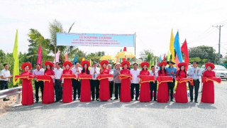 Nam Á Bank hỗ trợ 10 tỷ đồng xây cầu, đường tặng bà con Long An