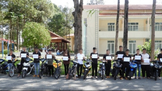 Hẹn nhau đua xe để quay clip đăng mạng xã hội câu like