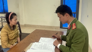 Bà “thầy” chuyên cắt bùa, giải hạn