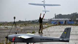 Ukraine triển khai hơn 40 UAV tập kích mục tiêu Nga