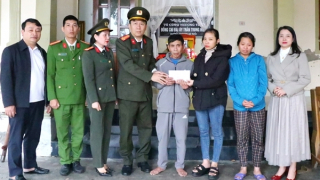 Báo CAND hỗ trợ gia đình Đại úy Trần Trung Hiếu hy sinh khi làm nhiệm vụ