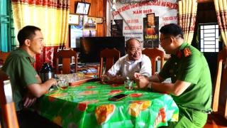 Mục sư Liêng Hót Ha Sưng làm nhiều việc tốt góp phần giữ bình yên buôn làng