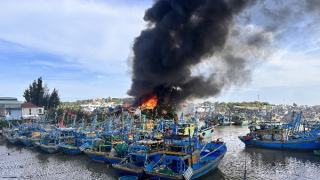 Hàn xì để bén lửa, 11 tàu thuyền bốc cháy tại xưởng sửa chữa