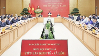 Thủ tướng Phạm Minh Chính chủ trì họp Tiểu ban Kinh tế-Xã hội Đại hội XIV