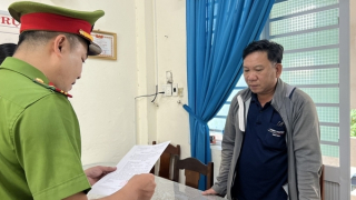 Khởi tố tài xế xe đầu kéo chống đối, đâm xe vào CSGT