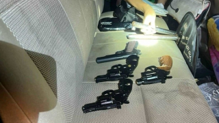 Kiểm tra nồng độ cồn, phát hiện 4 khẩu súng, mã tấu và 7 thanh niên đang “phê” ma tuý