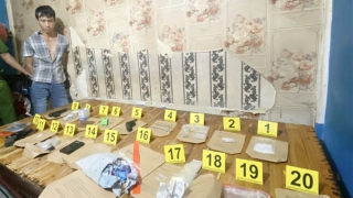 Bắt ma túy, phát hiện súng, đạn