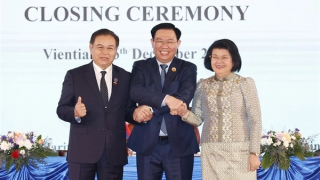 Chủ tịch Quốc hội kết thúc tốt đẹp chuyến công tác tại Lào và Thái Lan