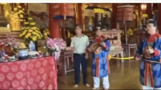 Vi phạm nghi lễ văn hóa cung đình khi tham quan, dâng hương tại Thế Tổ Miếu