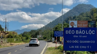 Sơn chữ cảnh báo tốc độ trên mặt Quốc lộ 20