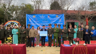 Về Mù Cang Chải tuyên truyền pháp luật, xây điểm trường tặng bà con