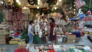 Sôi động thị trường quà tặng, đồ trang trí Giáng sinh