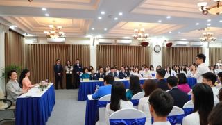 Phu nhân Bành Lệ Viên và Phu nhân Phan Thị Thanh Tâm thăm ĐHQGHN, giao lưu với sinh viên