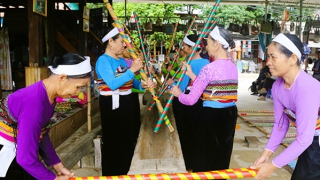 Phát triển du lịch gắn liền với gìn giữ văn hóa truyền thống