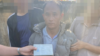 Đang vận chuyển thuê ma túy thì gặp Công an