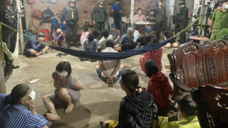 Nhóm 37 đối tượng nam, nữ tổ chức lắc tài xỉu ăn tiền