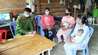 Cán bộ Công an xã hết lòng với buôn làng