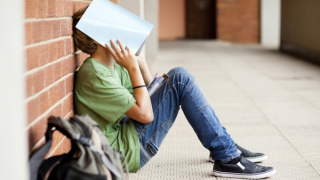 Những đứa trẻ ấy con nhà ai?