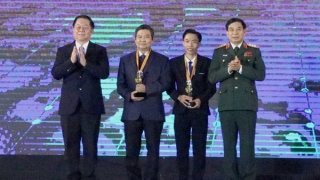 Trao thưởng 22 tác phẩm đoạt giải cuộc thi ảnh “Tổ quốc bên bờ sóng” lần thứ 2