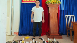 Vợ chồng cho vay lãi nặng "thủ" cả kho hung khí trong nhà