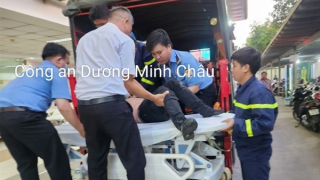 Cảnh sát chữa cháy được nhân dân khen khi kịp thời cứu người bị TNGT