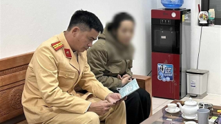 Xử phạt nữ tài xế điều khiển xế hộp ngược chiều trên cao tốc