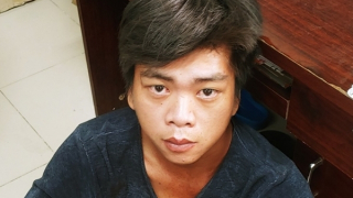 Mang bầu lặc lè vẫn cùng chồng từ TP Hồ Chí Minh lên Long An "đá xế"