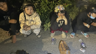 Hai cặp vợ chồng thủ súng bắn điện, bình xịt hơi cay gây hàng loạt vụ trộm