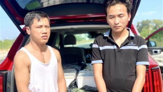 Vận chuyển thuốc lá lậu còn liều lĩnh lái xe tông vào xe tổ công tác