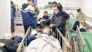 Nhiều học sinh nhập viện cấp cứu vì sập trần lớp học