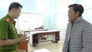 Phân lô đất nông nghiệp trên giấy, chiếm đoạt 900 triệu đồng