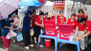 Những suất cơm 0 đồng giàu lòng nhân ái