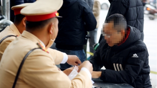 Kiên quyết xử phạt những tài xế có "thói quen" uống bia rồi lái xe