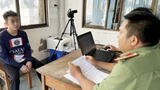 Khởi tố đối tượng nhận "sửa" súng quân dụng