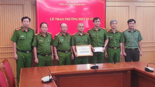 Khen thưởng lực lượng khám phá nhanh vụ bắt cóc đòi 4,5 tỷ tiền chuộc