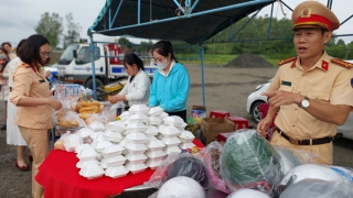 Trách nhiệm và nghĩa tình của cán bộ, chiến sĩ CSGT ở Phú Yên