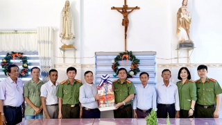 Giữ vững an ninh, trật tự trong vùng đồng bào tôn giáo