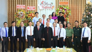 Phó Chủ tịch Thường trực Quốc hội chúc mừng Giáng sinh Tòa Giám mục giáo phận Cần Thơ