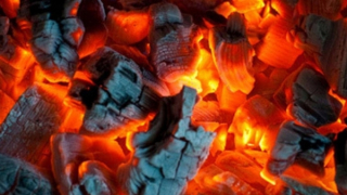 Rét đậm, cảnh báo ngộ độc khí CO khi sưởi ấm bằng than, củi